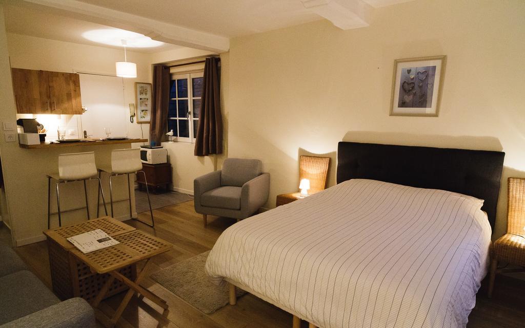 Le Studio Du Gouverneur Honfleur Room photo